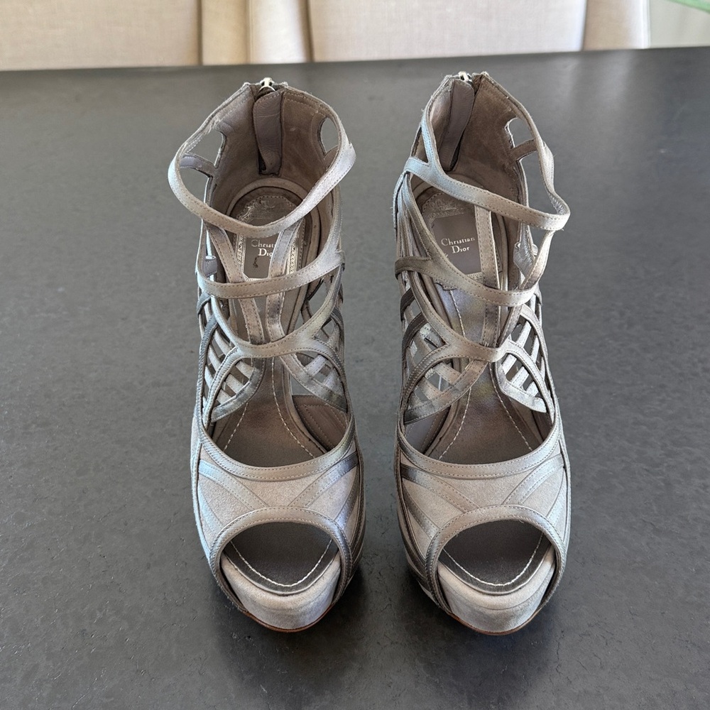 🎉HOST PICK🎉 Christian DIOR Circles Silver Heels - Picture 3 of 10